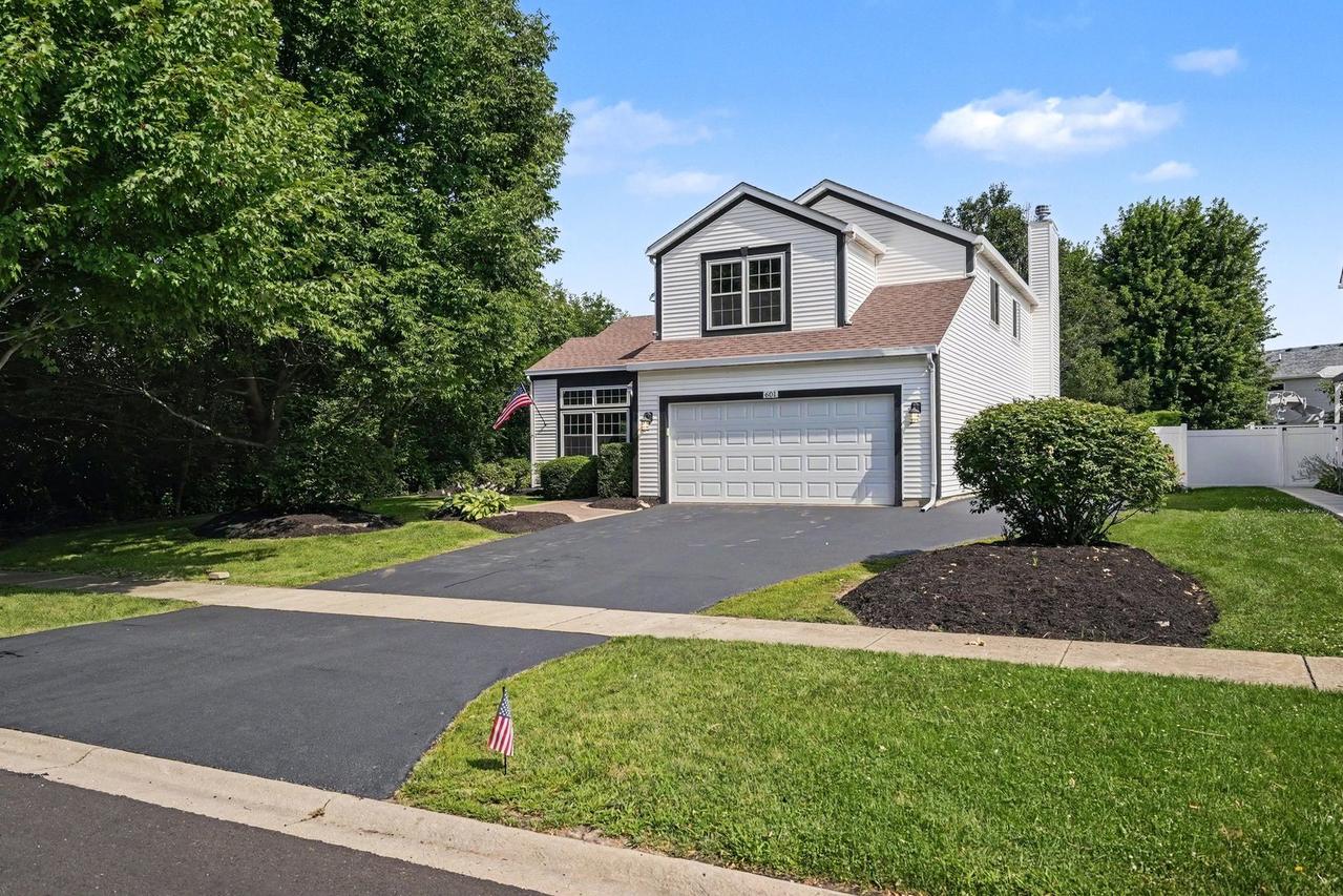 601 Carnation Dr., Oswego, IL 60543