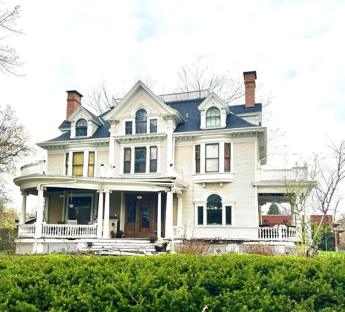 2020 Maine St., Quincy, IL 62301
