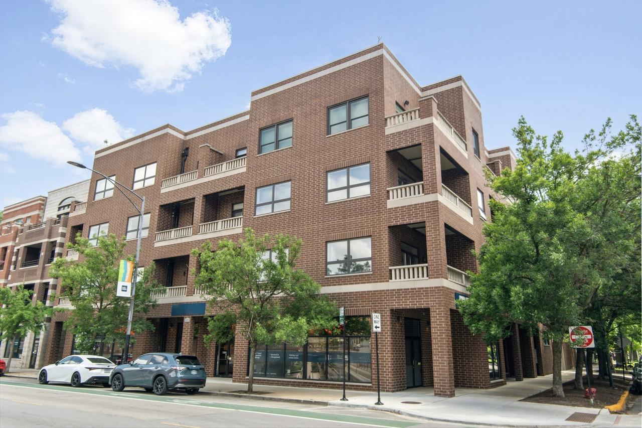 1952 W Cuyler Ave. #404, Chicago, IL 60613