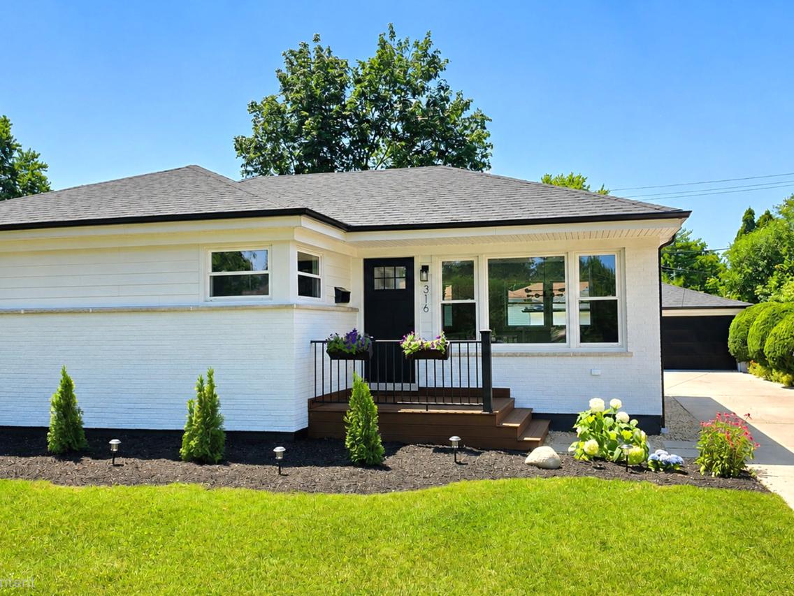 316 N Reuter Dr., Arlington Heights, IL 60005