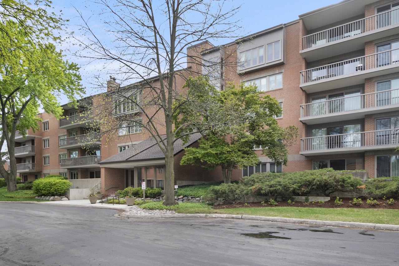 44 Park Ln. #223, Park Ridge, IL 60068