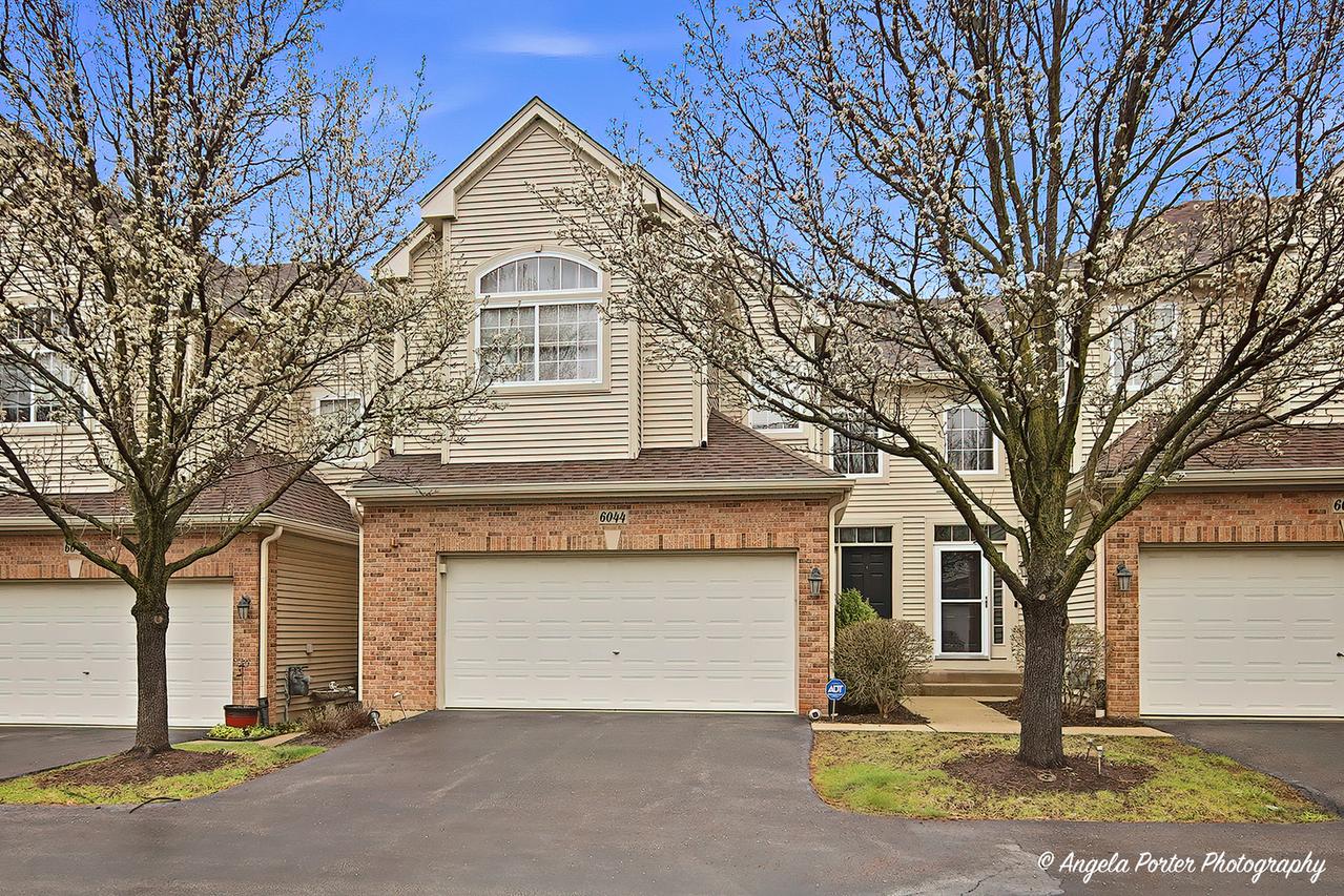 6044 Canterbury Ln. #9-3, Hoffman Estates, IL 60192