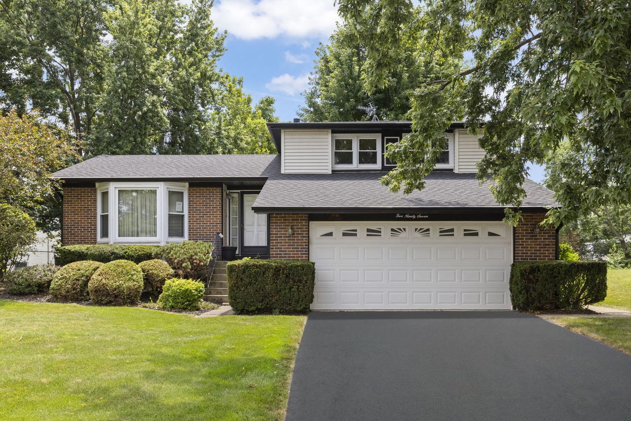 597 Piccadilly Ln., Bolingbrook, IL 60440