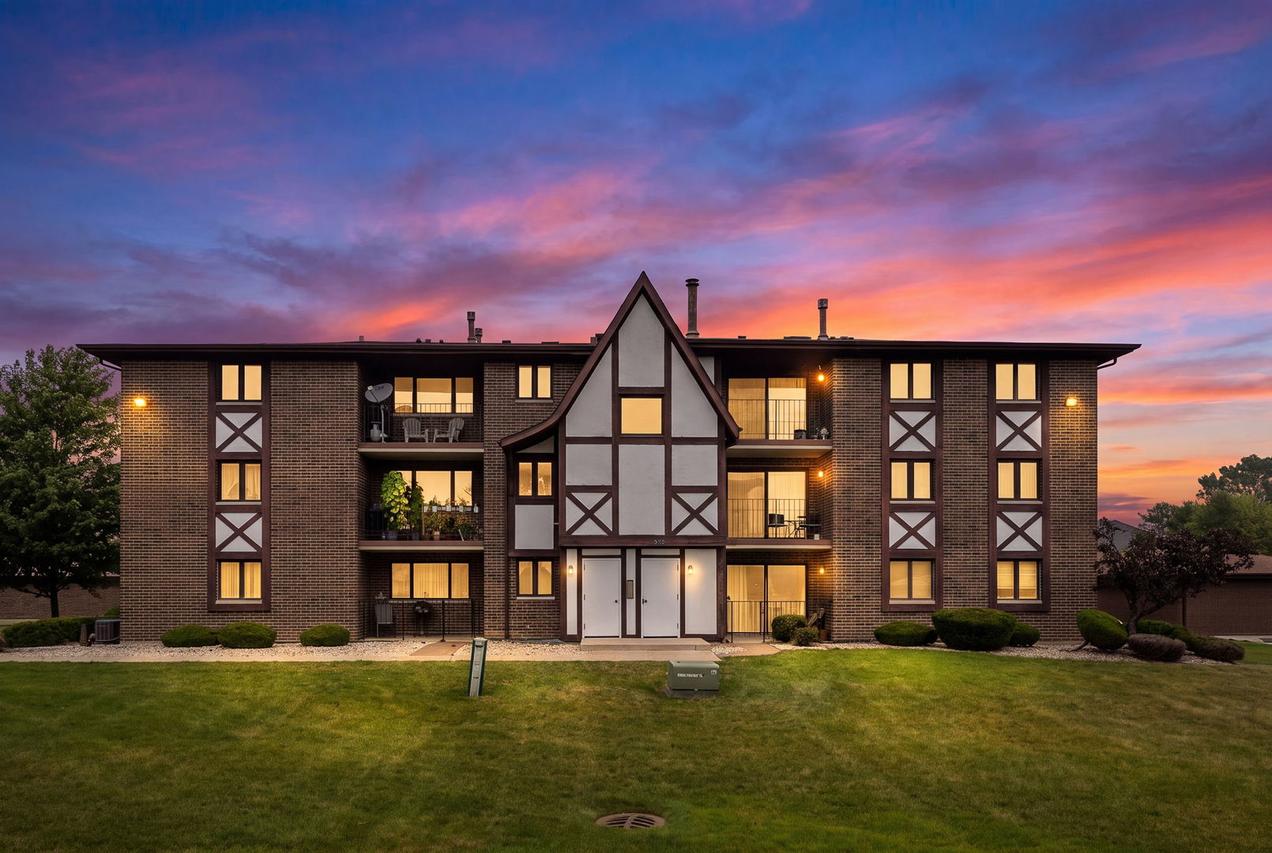 10511 S Roberts Rd. #2A, Palos Hills, IL 60465