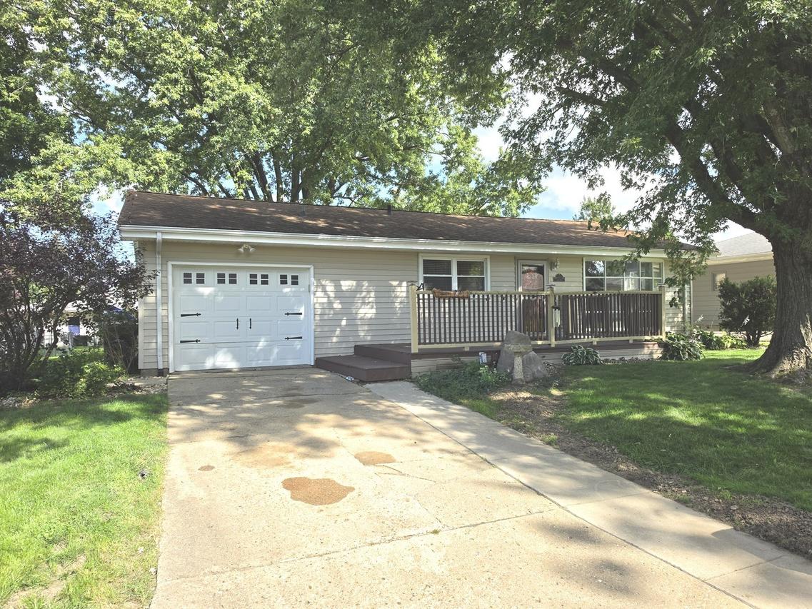 1524 Julie Dr., Bloomington, IL 61701