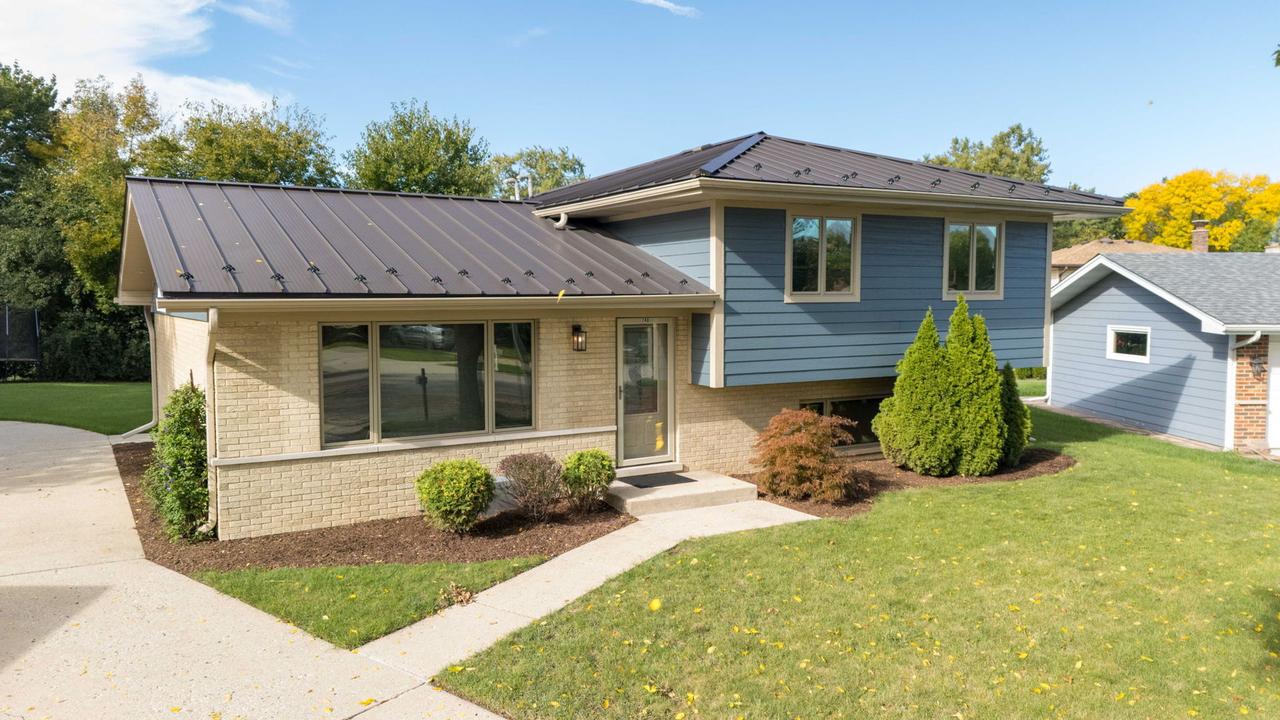 740 Terrace Ct., Schaumburg, IL 60193
