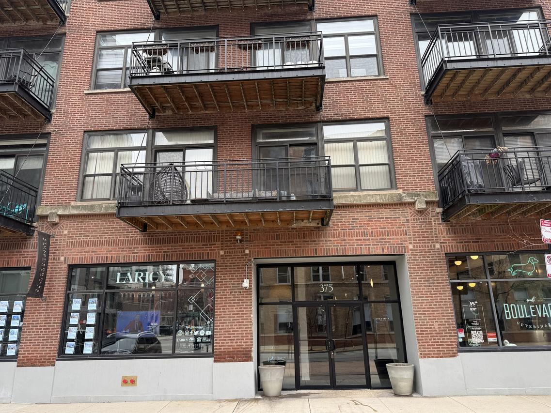 375 W Erie St. #608, Chicago, IL 60654