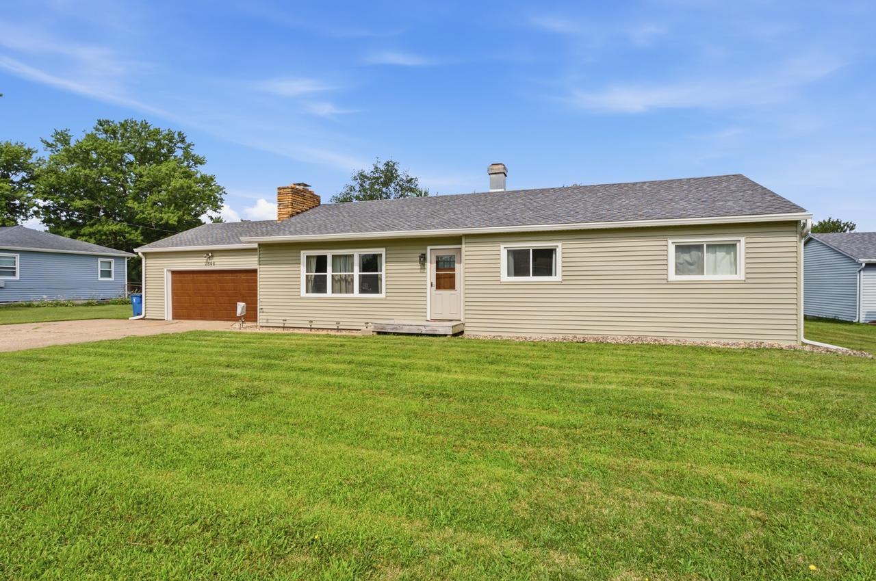 2808 W 3rd St., Coal Valley, IL 61240