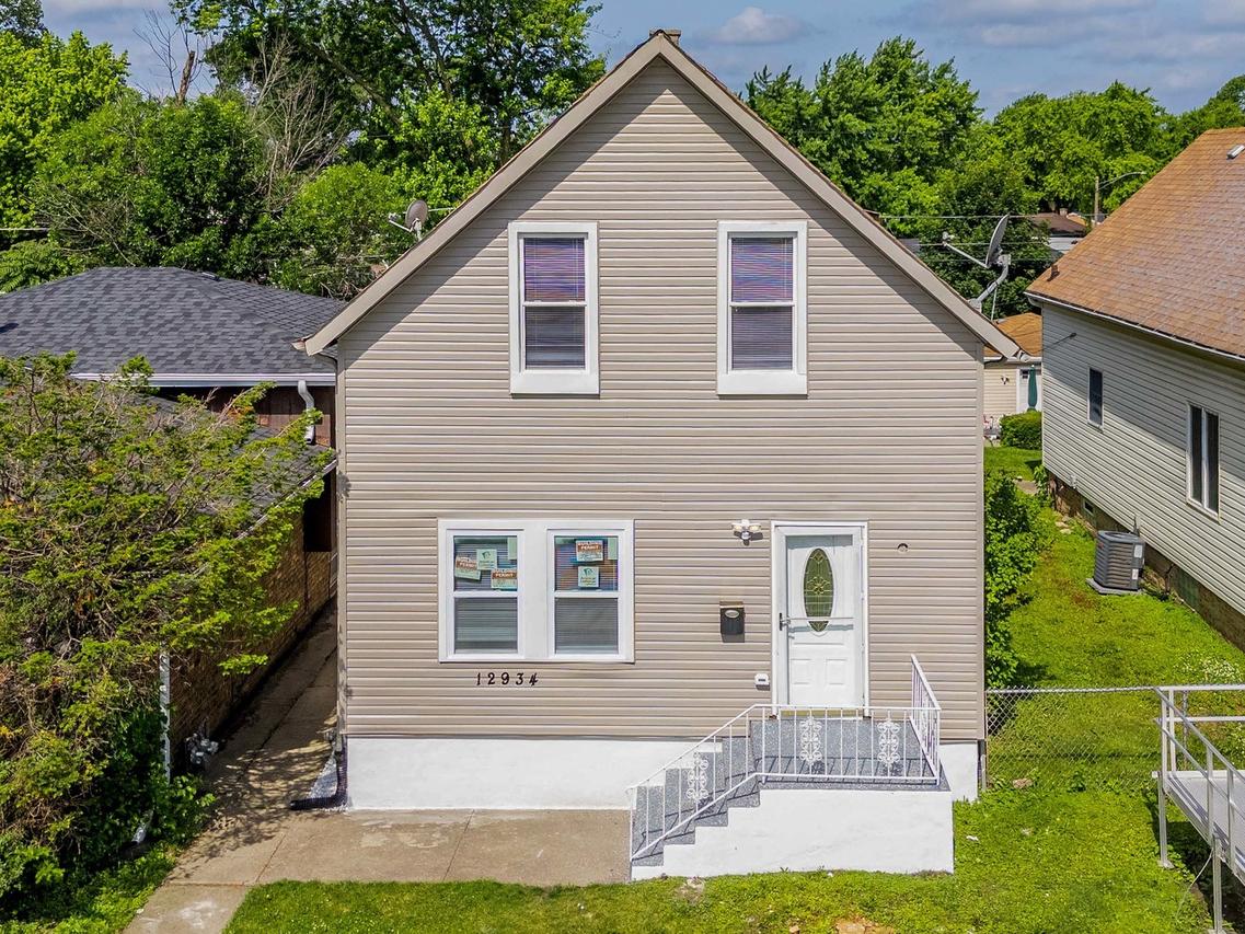 12934 Mozart St., Blue Island, IL 60406