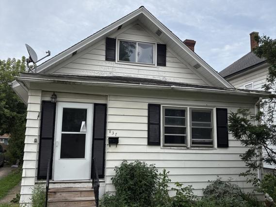 New Homes For Sale This Week That Attend Waukegan High School: July 10th to July 16th