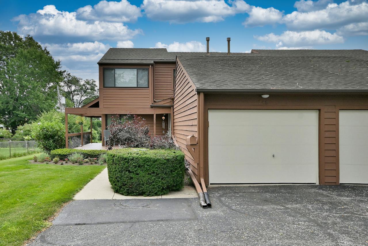 245 S Prospect St., Roselle, IL 60172