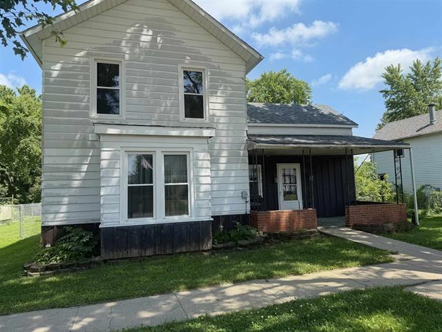 208 E Second St., Leaf River, IL 61047