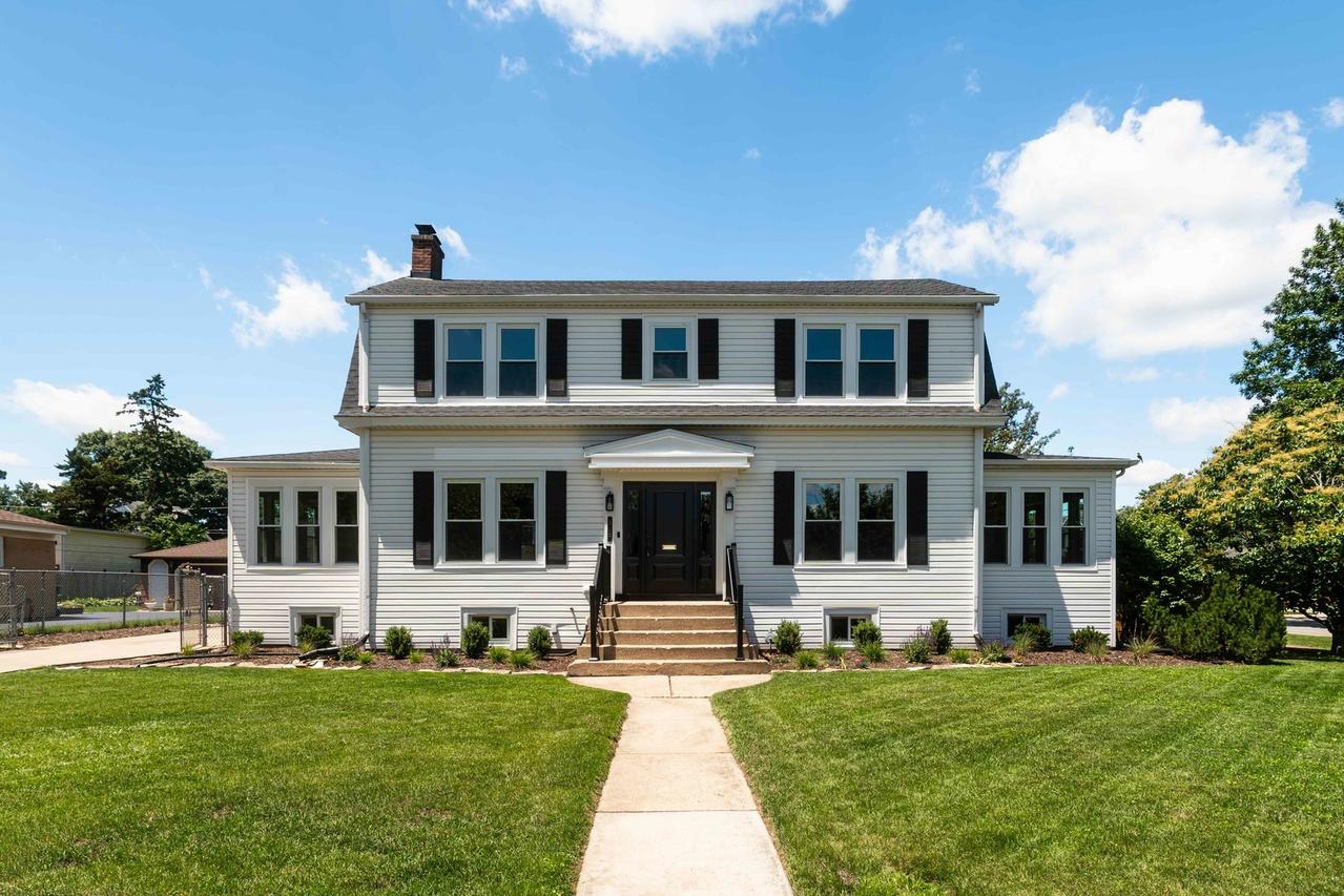 210 S Grace St., Lombard, IL 60148