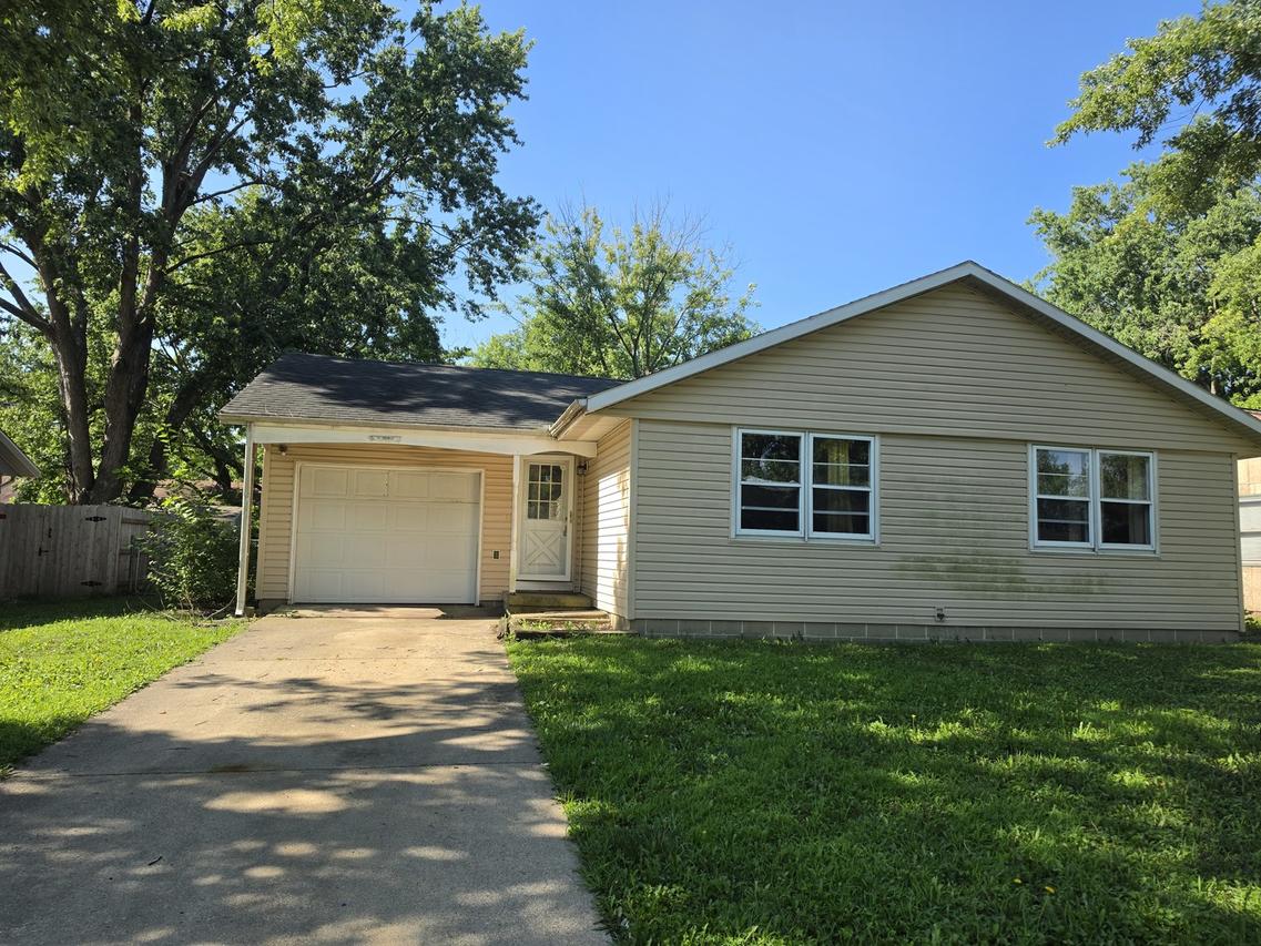 3201 W John St., Champaign, IL 61821