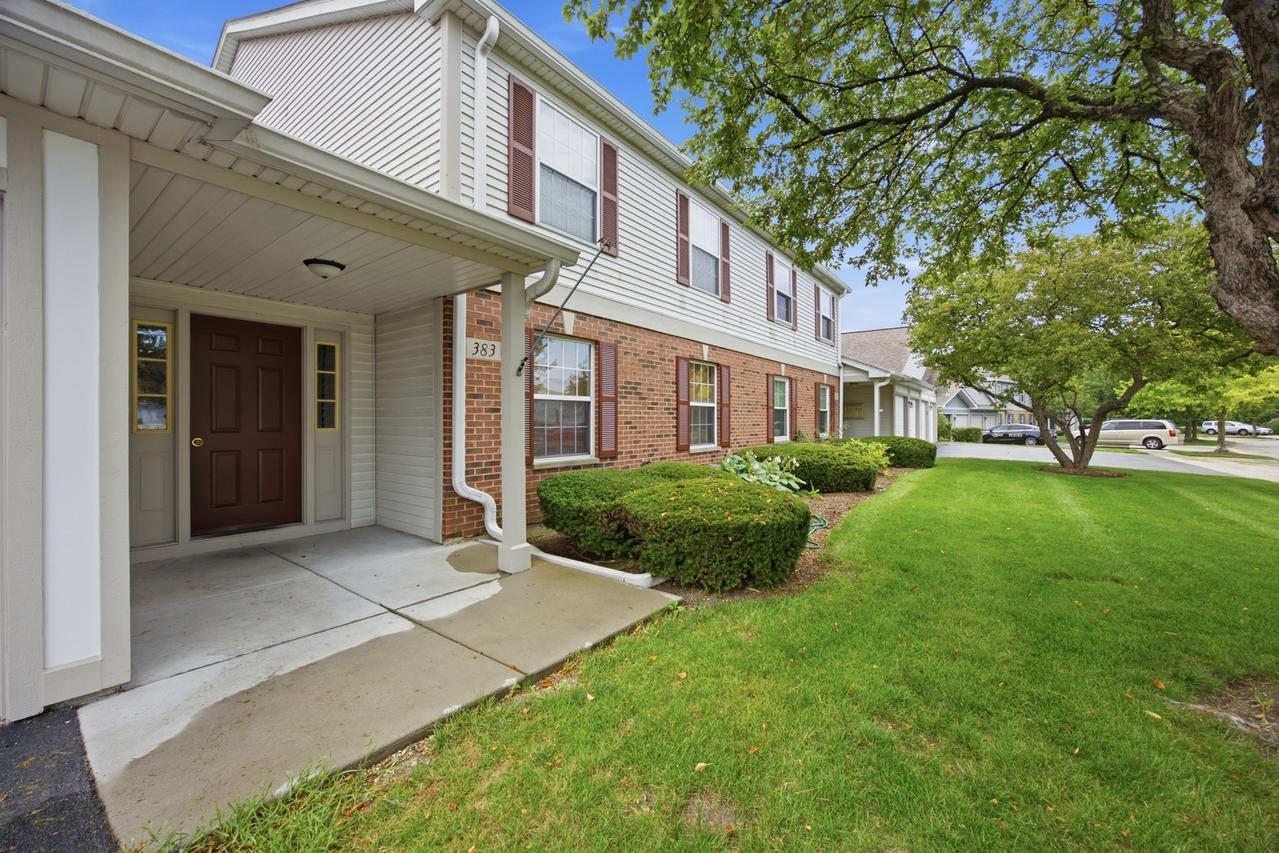 383 Woodview Cir. #D, Elgin, IL 60120