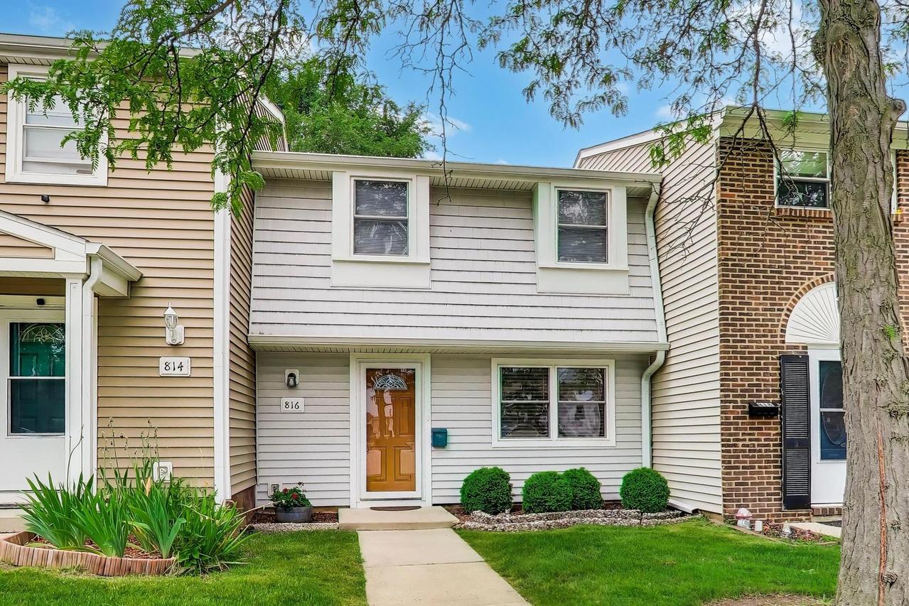 816 Mansfield Ct., Schaumburg, IL 60194
