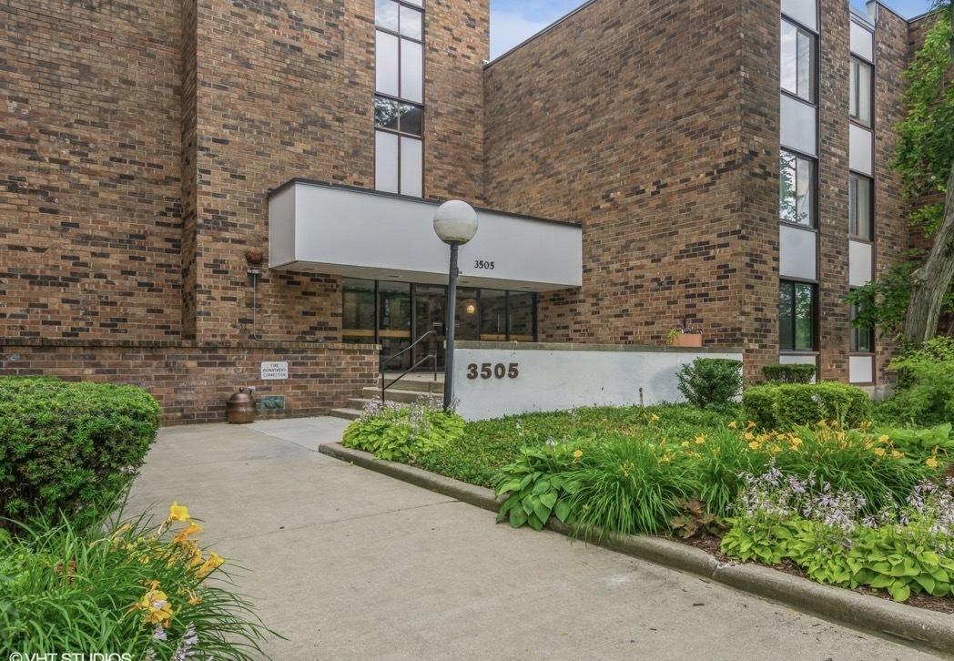 3505 Lakeview Dr. #105, Hazel Crest, IL 60429