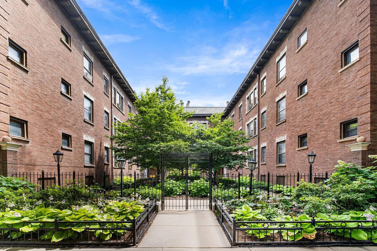 3749 N Pine Grove Ave. #3, Chicago, IL 60613