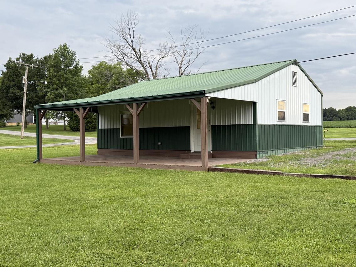 703 O Henry St., Mcleansboro, IL 62859