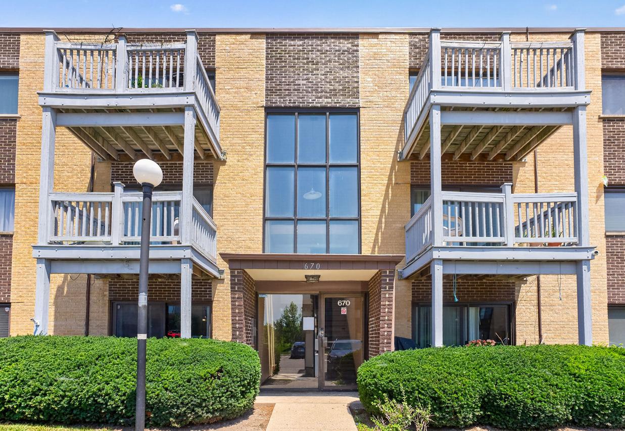 670 Pinecrest Dr. #101, Prospect Heights, IL 60070