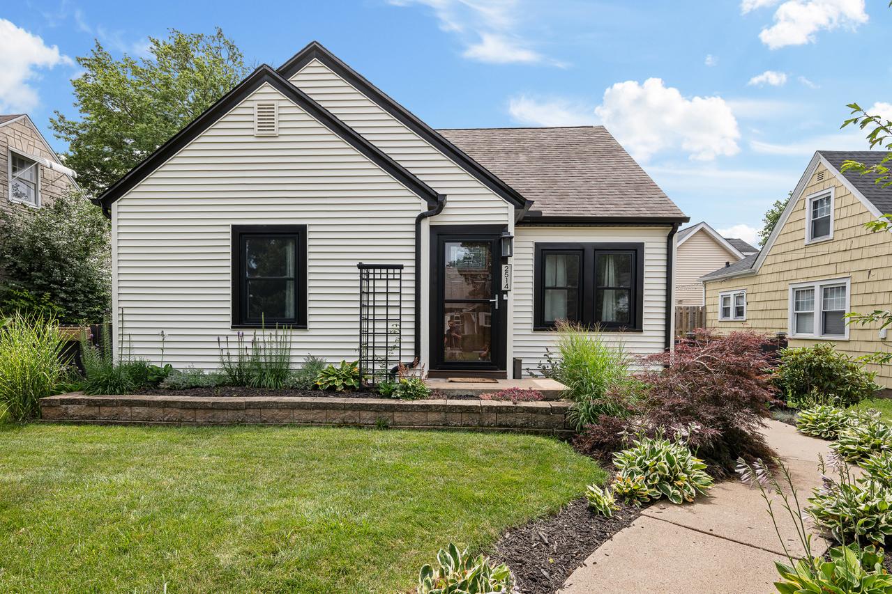 2514 23rd A Ave., Moline, IL 61265