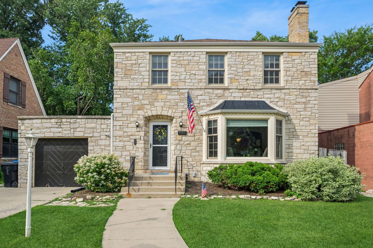 6669 N Sioux Ave., Chicago, IL 60646