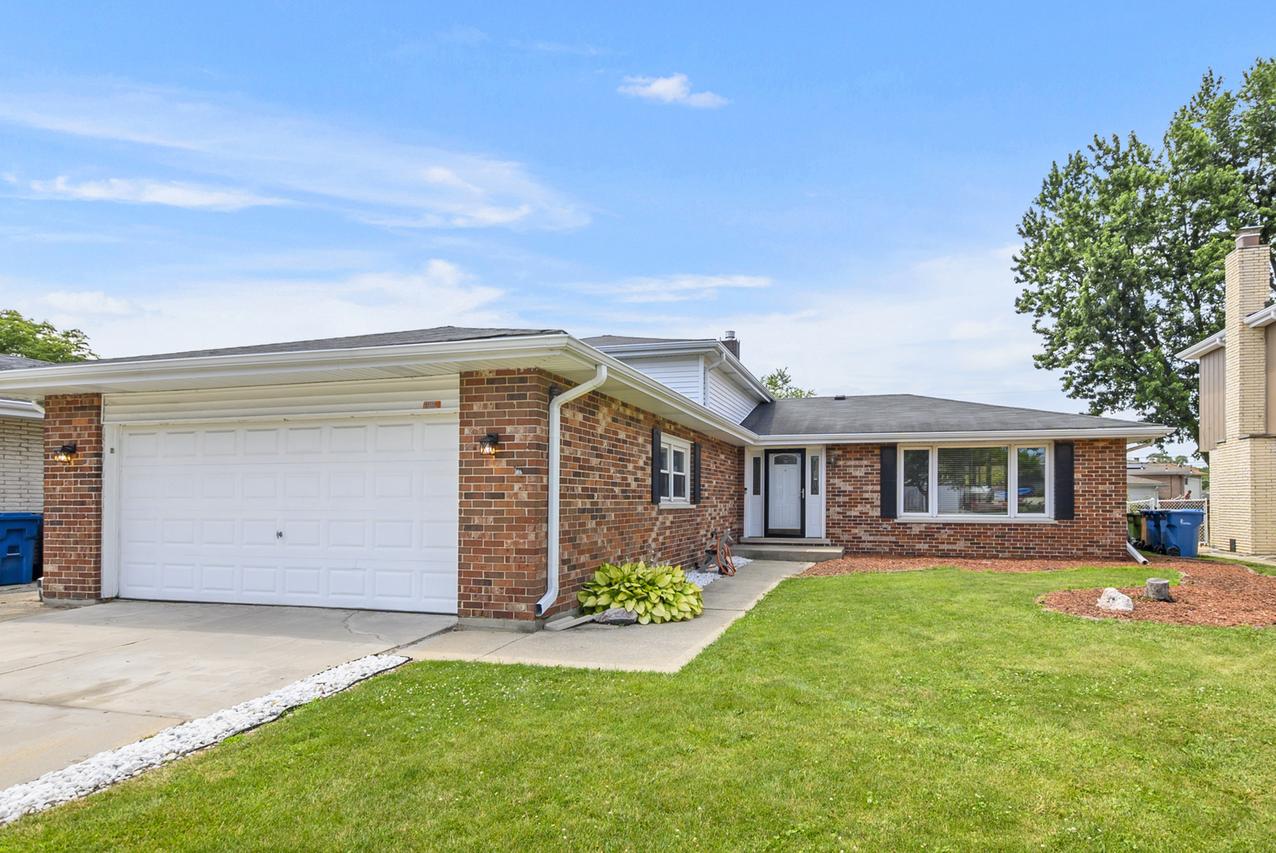 9336 Moody Ave., Oak Lawn, IL 60453