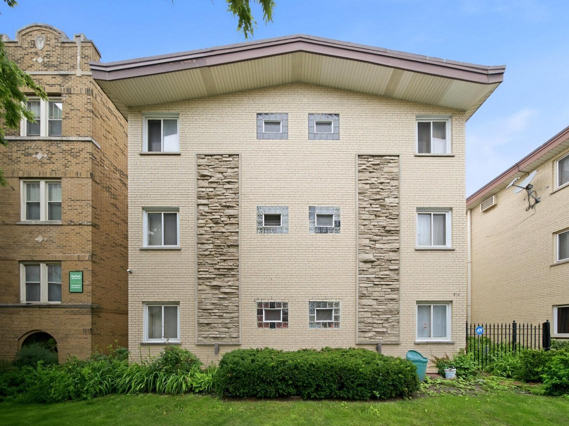 714 N Austin Blvd. #202, Oak Park, IL 60302