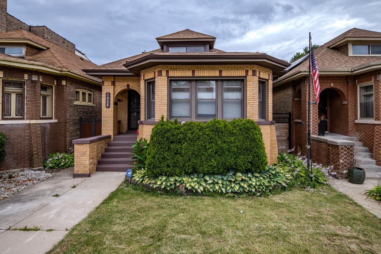 7928 S Winchester Ave., Chicago, IL 60620