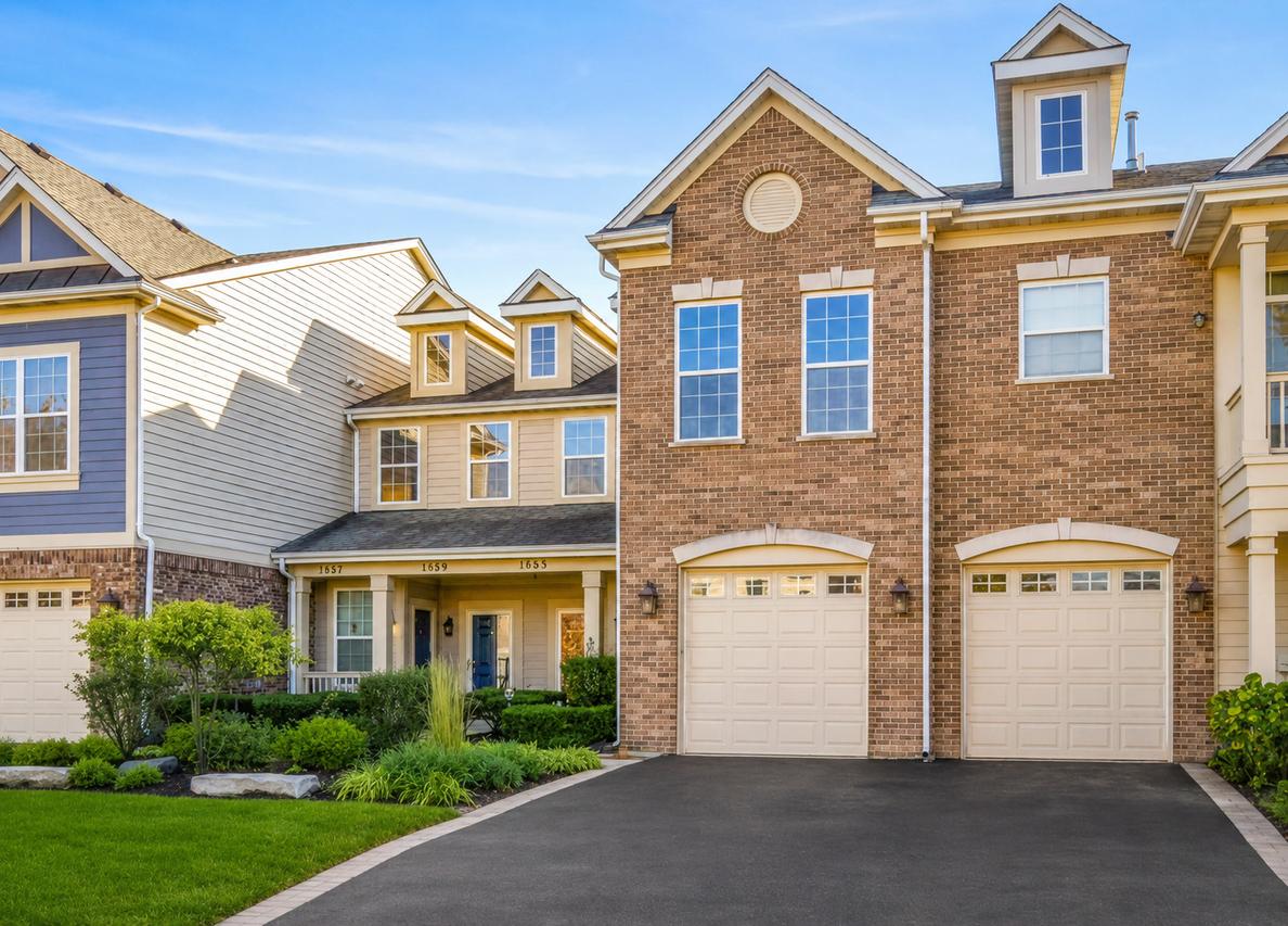 1361 Scarboro Rd. #404, Schaumburg, IL 60193