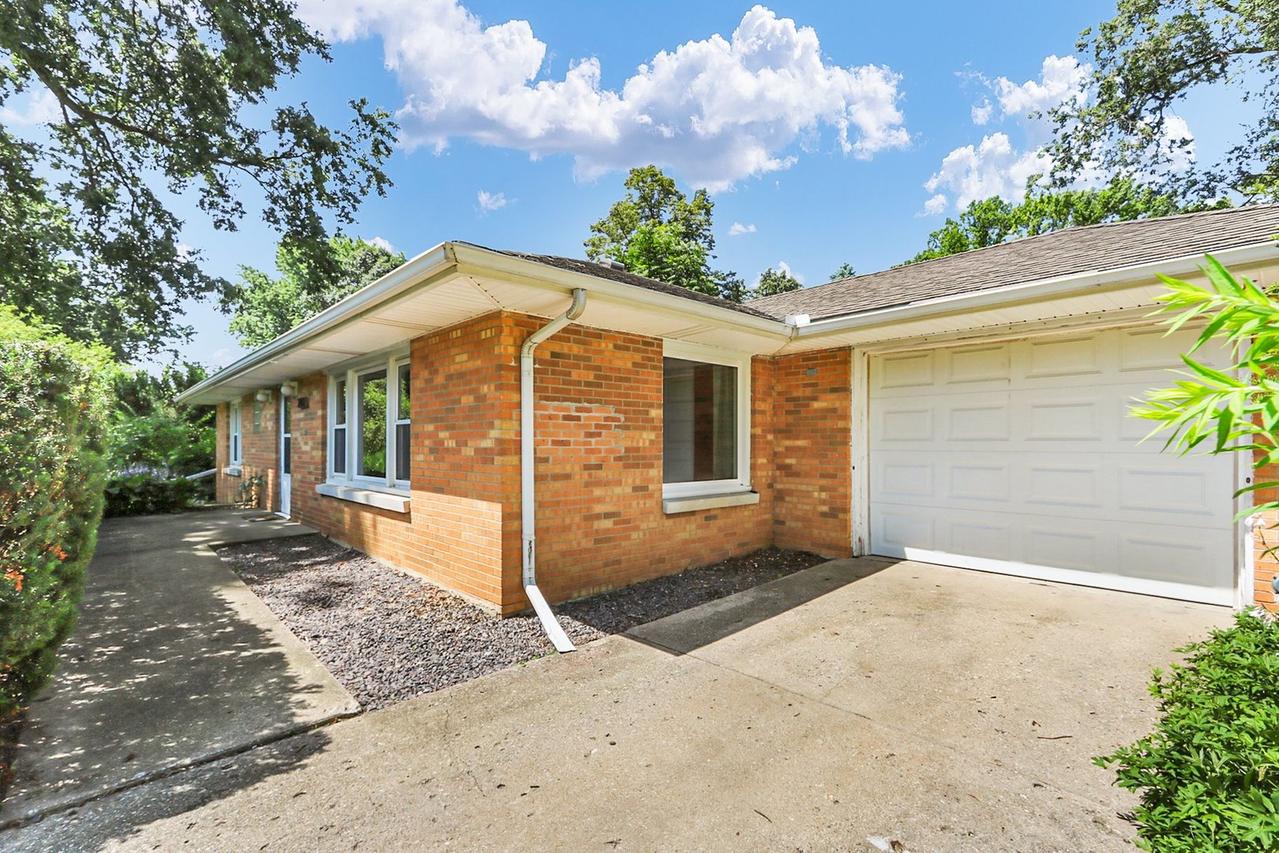 2103 Burlison Dr., Urbana, IL 61801