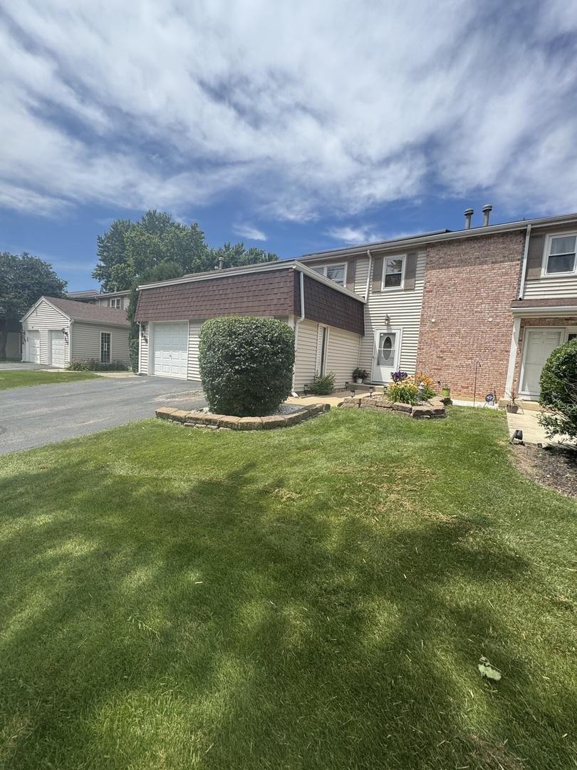 140 Julie Rd., Bolingbrook, IL 60440