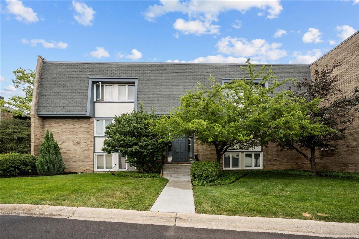 1979 Ammer Ridge Ct. #201, Glenview, IL 60025