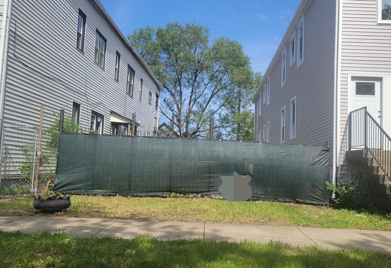 8415 S Mackinaw Ave., Chicago, IL 60617