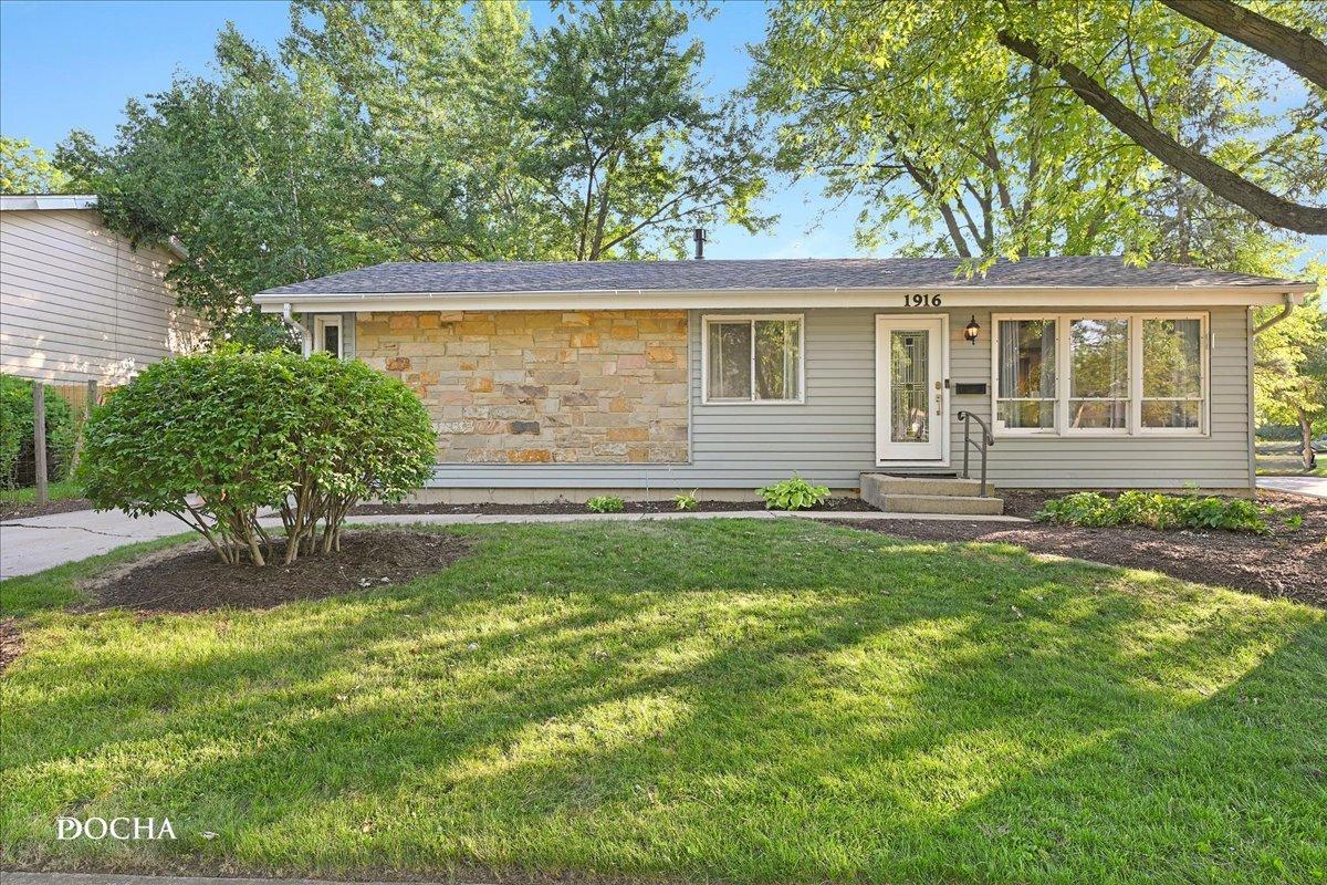 1916 Ash Ct., Aurora, IL 60506
