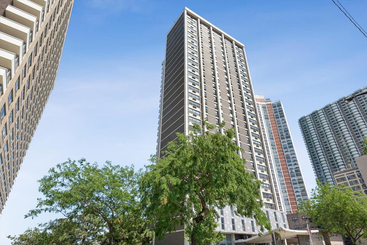 6147 N Sheridan Rd. #11A, Chicago, IL 60660