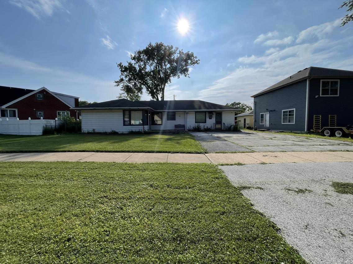 8212 Mulligan Ave., Burbank, IL 60459