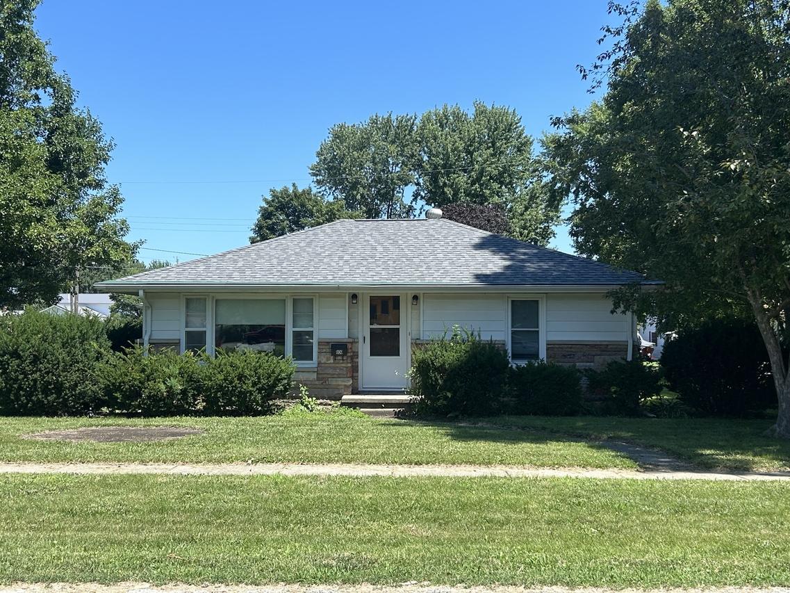 806 E Park St., Arthur, IL 61911