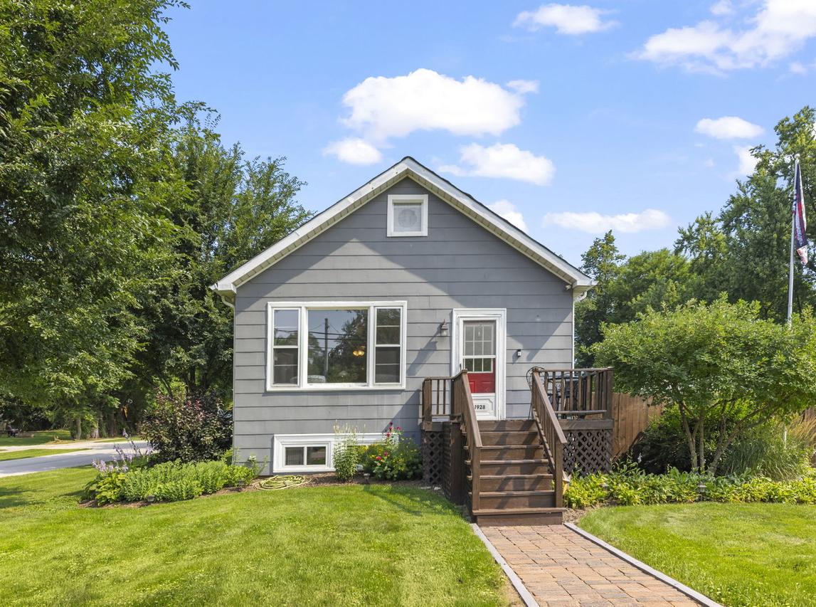 1928 Curtiss St., Downers Grove, IL 60515