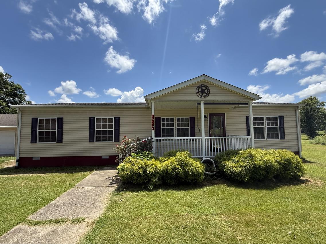 885 Wilson St., Stonefort, IL 62987