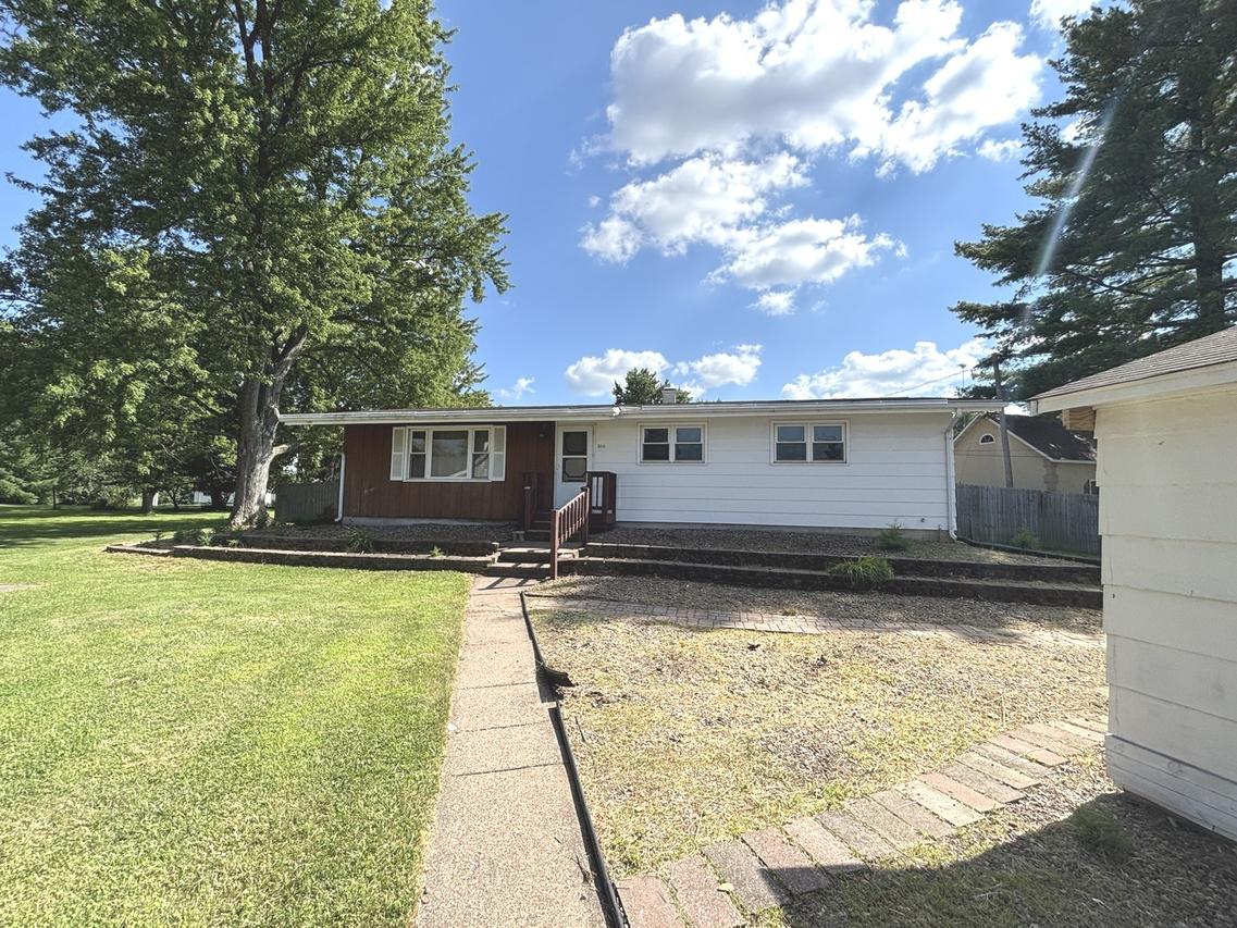 5310 12th Ave., Moline, IL 61265