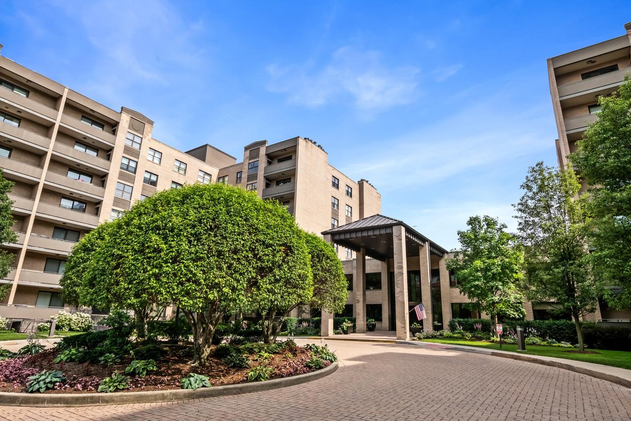 4545 W Touhy Ave. #325w, Lincolnwood, IL 60712