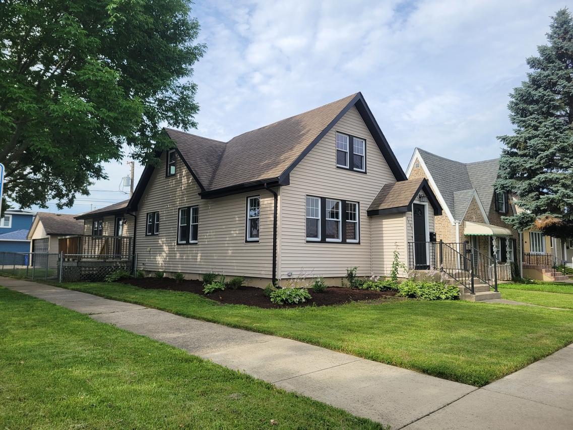 7501 W Winnemac Ave., Harwood Heights, IL 60706