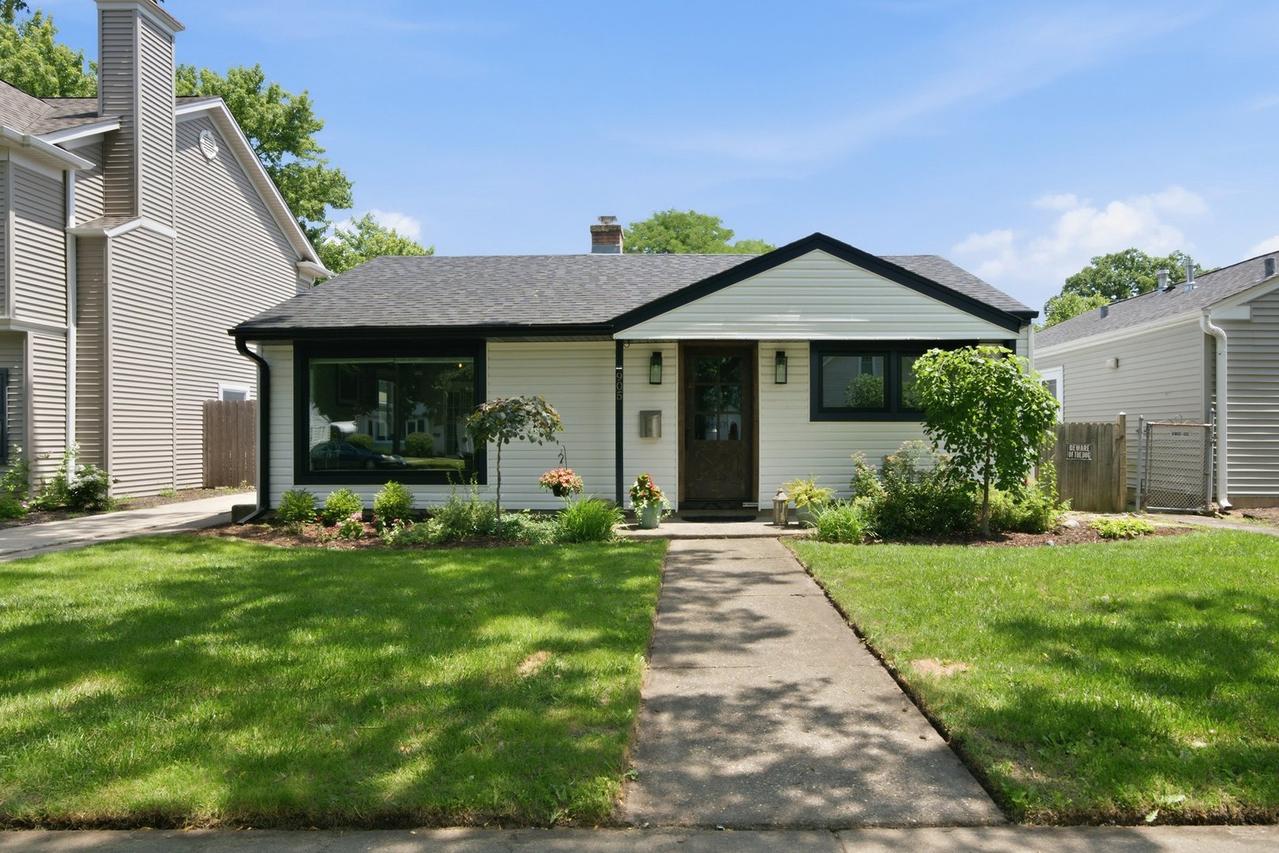 905 N Douglas Ave., Arlington Heights, IL 60004