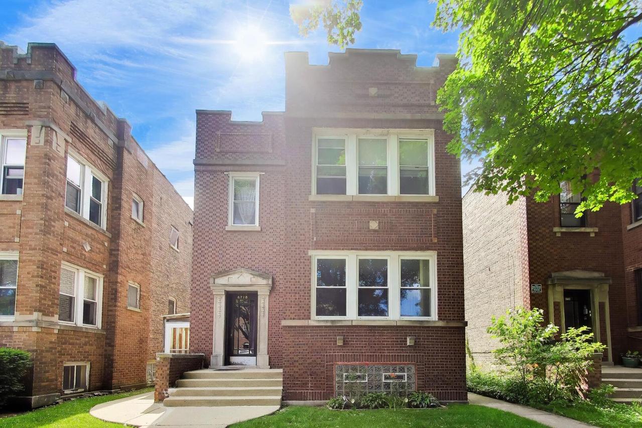6718 N Campbell Ave., Chicago, IL 60645