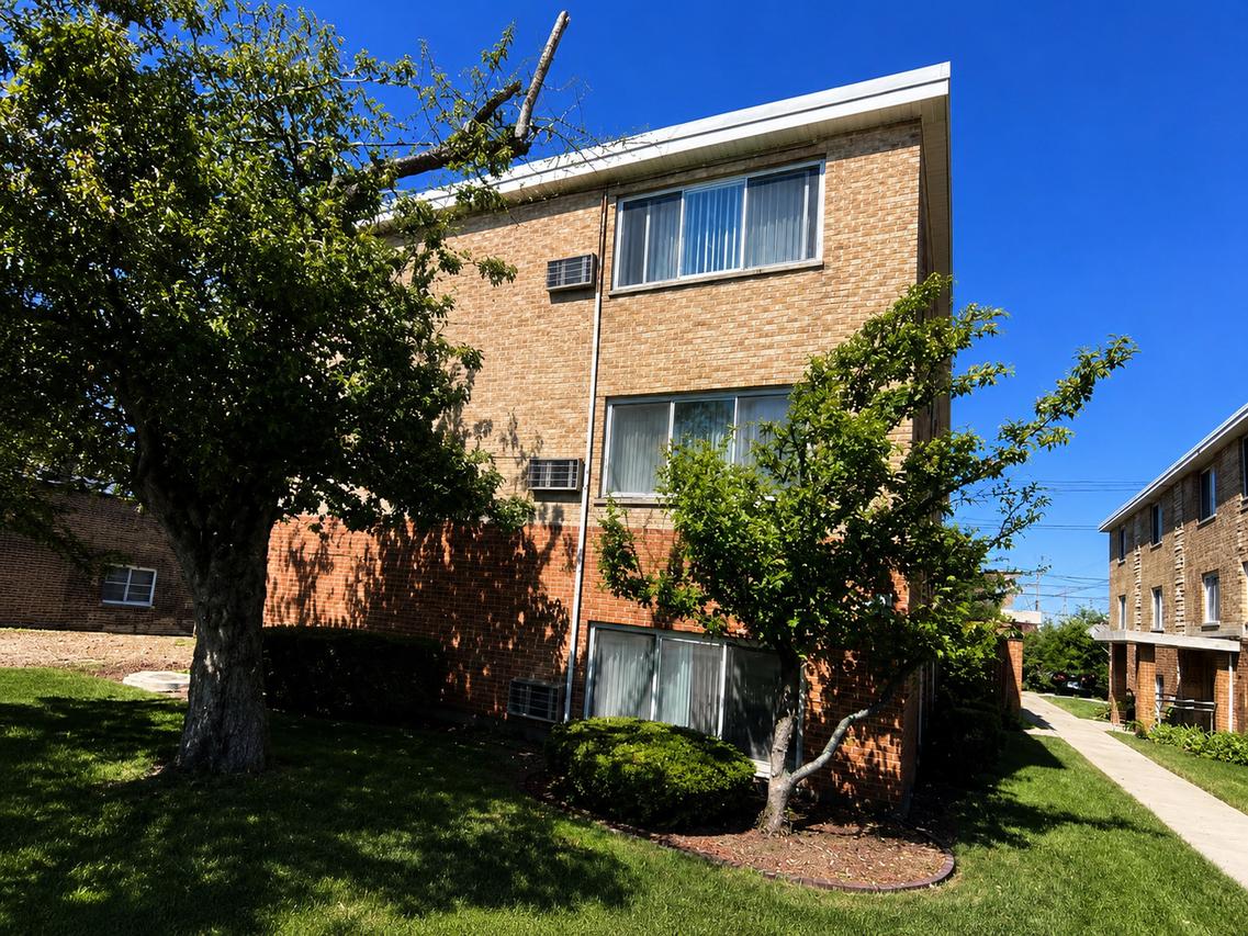 5586 S Archer Ave. #2c, Chicago, IL 60638