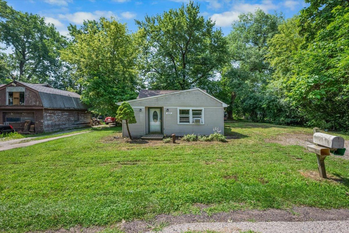 1325 Louise St., Crystal Lake, IL 60014