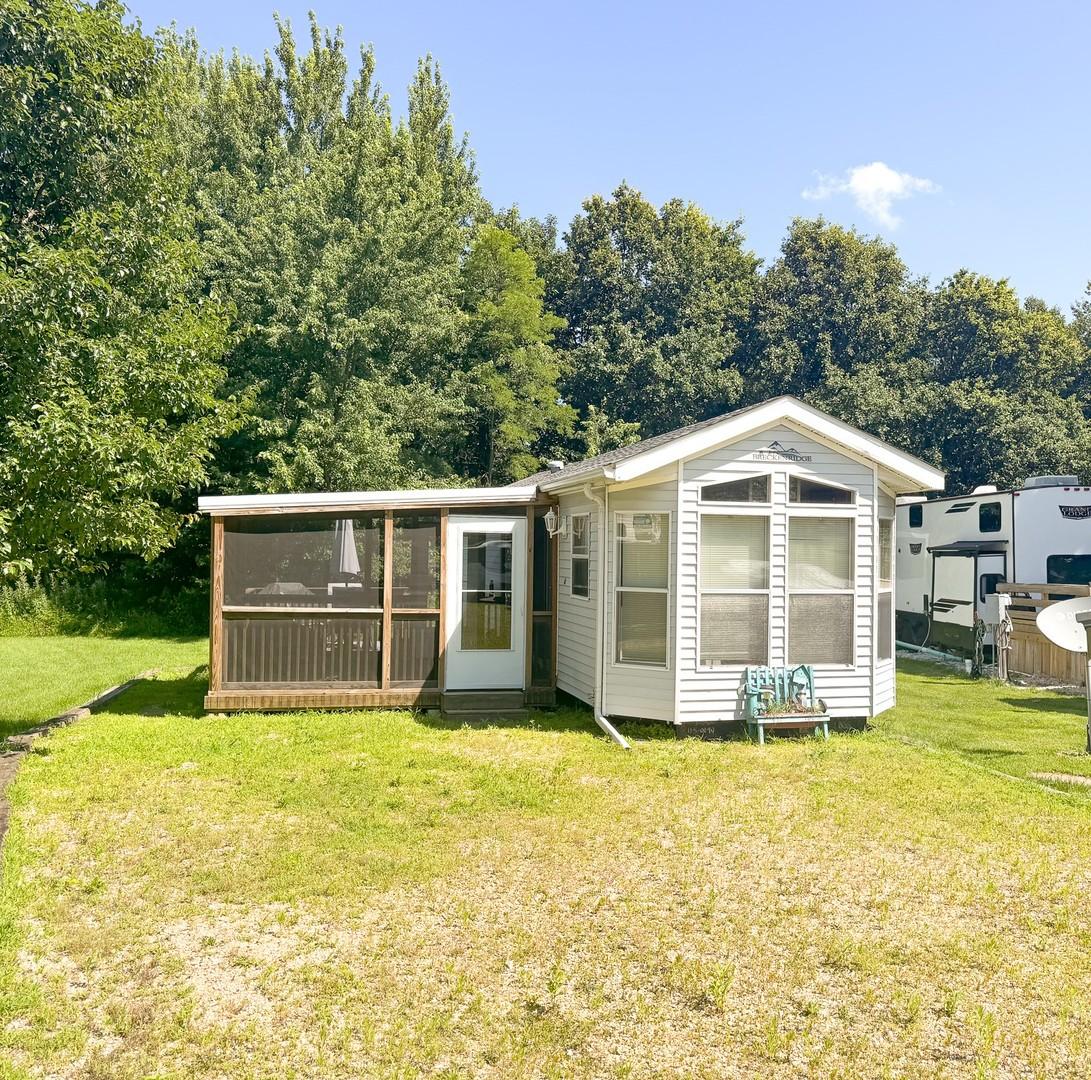 9/67 Woodhaven, Sublette, IL 61367
