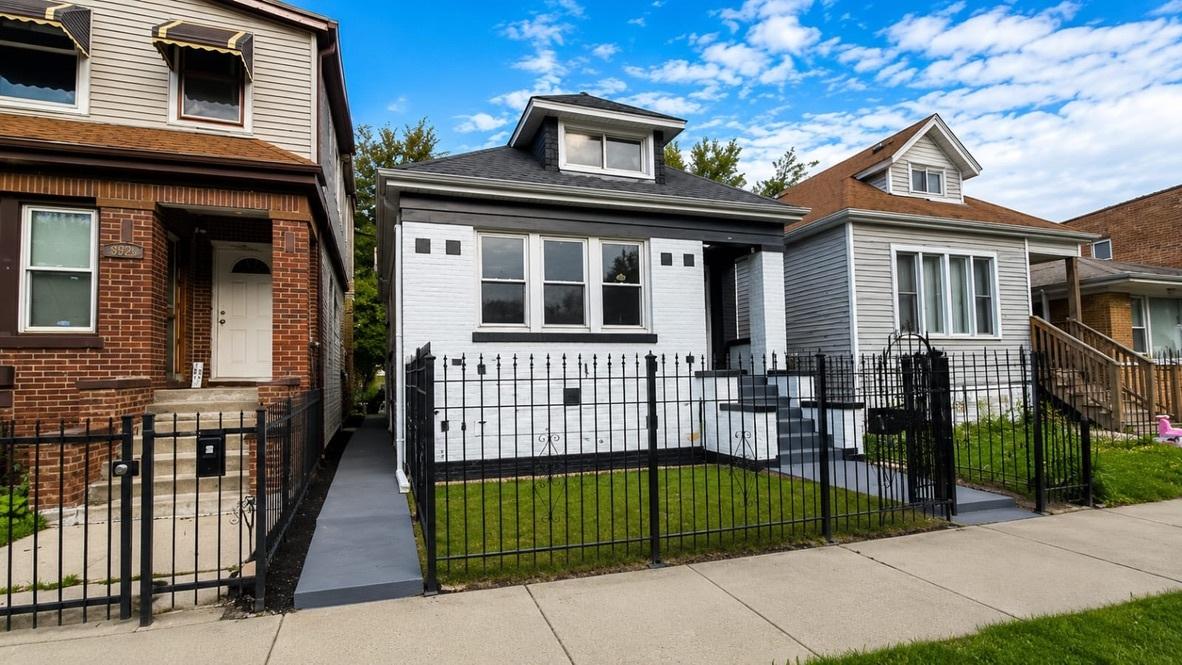 6818 S Wood St., Chicago, IL 60636