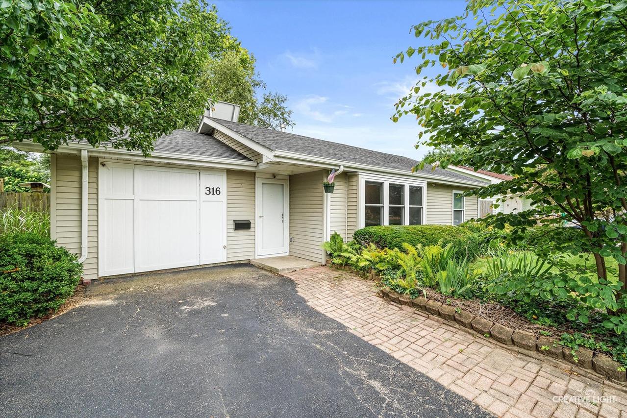 316 Dee Rd., North Aurora, IL 60542